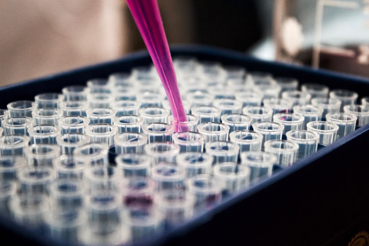 Pipette dispensing samples into a laboratory tray